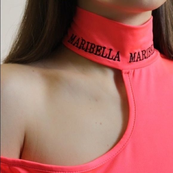 Women Cut-Out Crop Top Size M Magenta Asymmetric Shoulder Logo Maribella Stretch - Picture 3 of 9